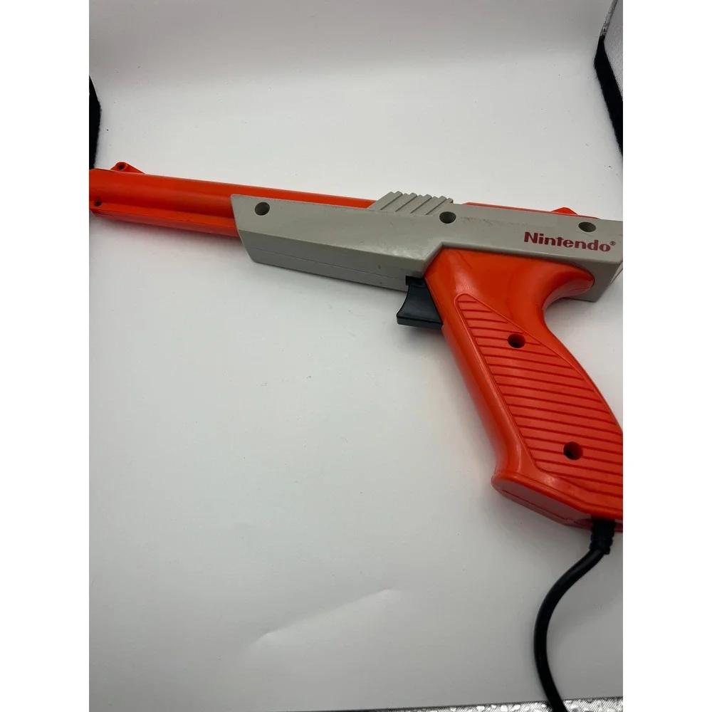 Vintage 1985 Nintendo NES Zapper Light Gun Orange Model NES-005 Retro Gaming